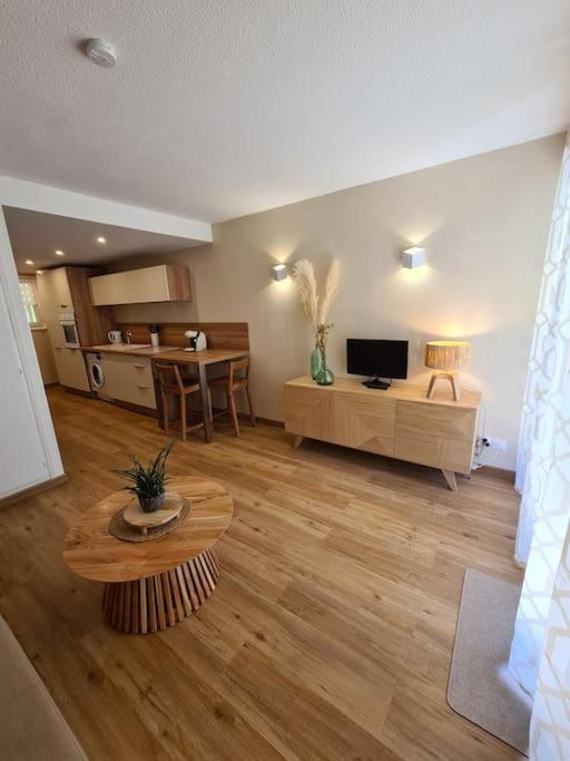 Au Calme Dans Avec Piscine Apartment