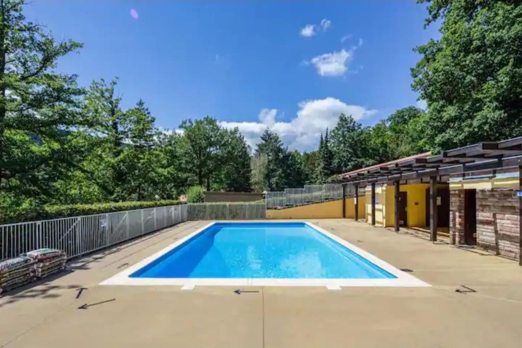 Apartment Au Calme Dans Avec Piscine